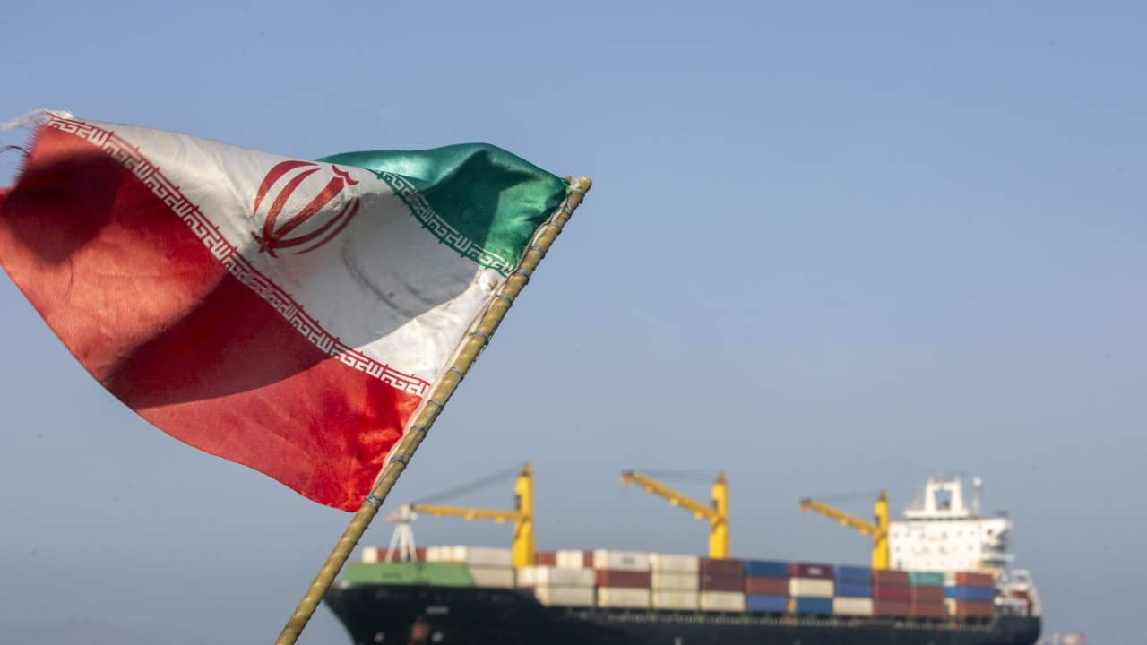 Oman đề xuất cùng Iran quản lý eo biển Hormuz